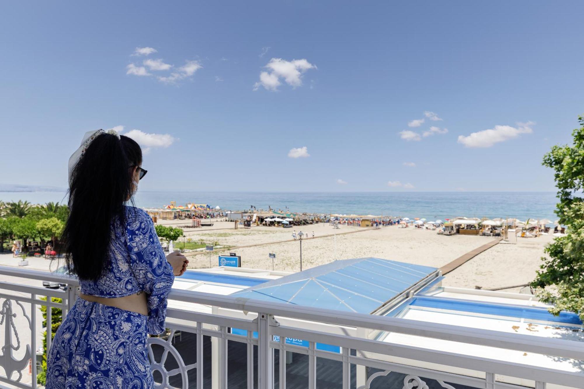 Agyra Seaview Hotel By Panel Hospitality Неи Порои Екстериор снимка
